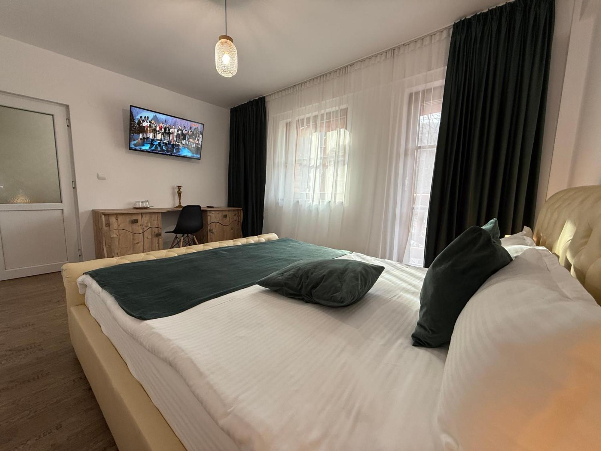 Conacul Radacinilor Hotel *