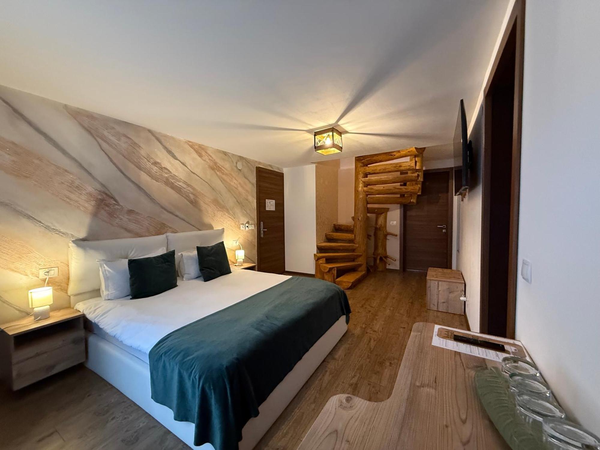 Hotel Conacul Radacinilor *