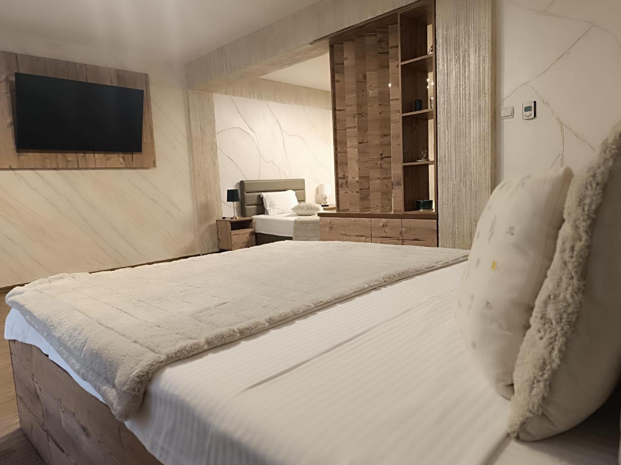 Hotel Conacul Radacinilor *